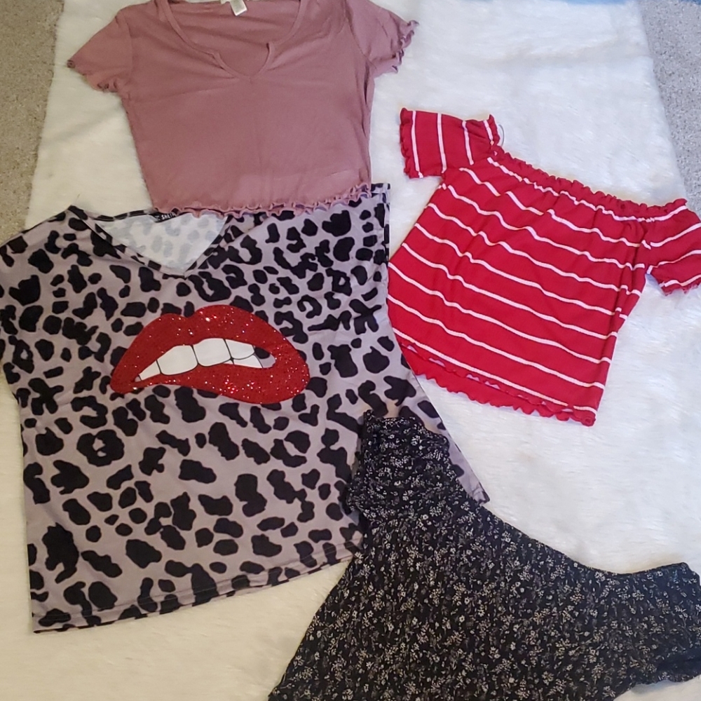 Like New! Bundle of Four Crop Tops. S-M